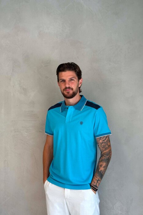T-SHIRT NJE NGJYRESH ME JAKE POLO PER MESHKUJ NE NGJYRE BLU E ZBARDHUR - KLAUDIO FASHION