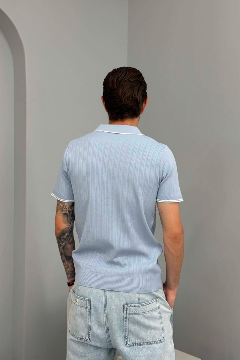 T-SHIRT NJE NGJYRESH ME JAKE POLO PER MESHKUJ NE NGJYRE BLU E ZBARDHUR - 4