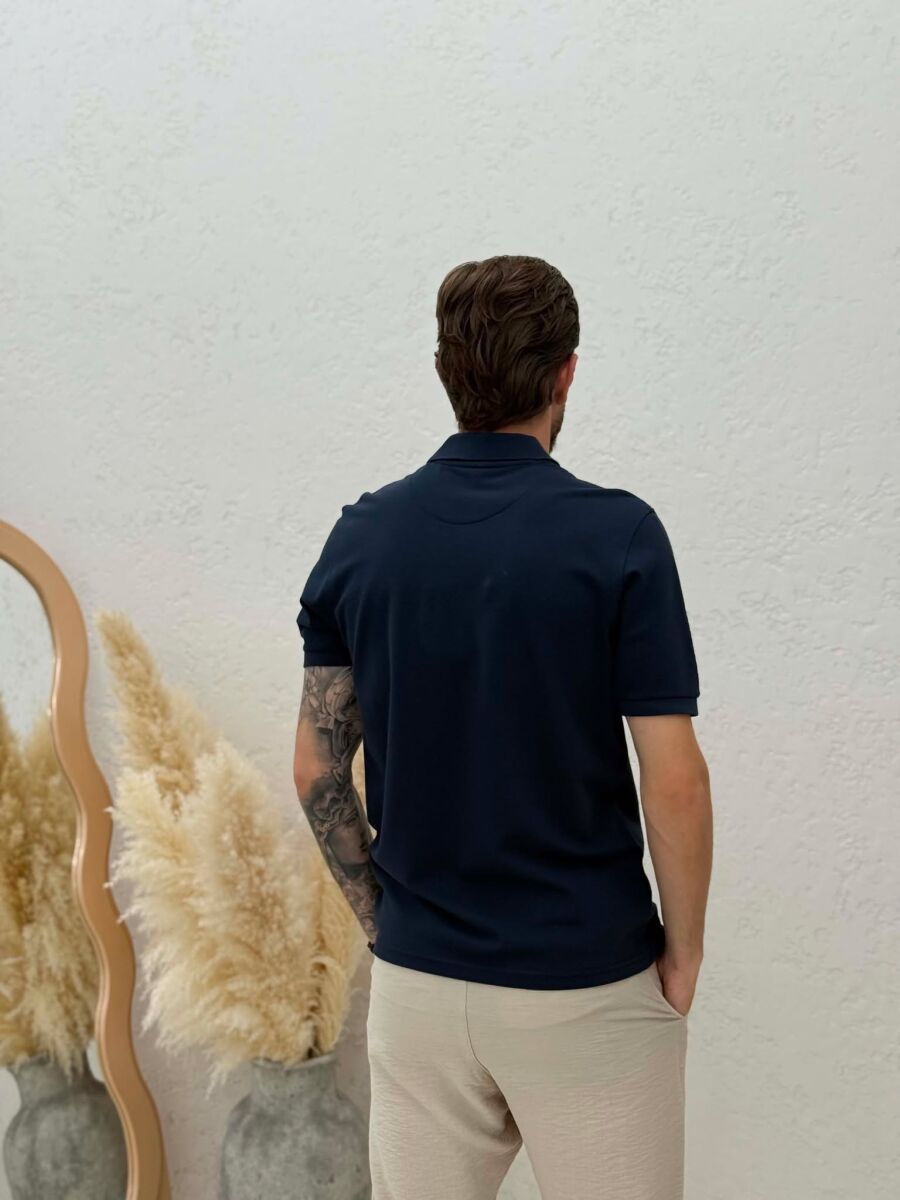 T-SHIRT NJE NGJYRESH ME JAKE POLO PER MESHKUJ NE NGJYRE BLU TE ERRET - 4