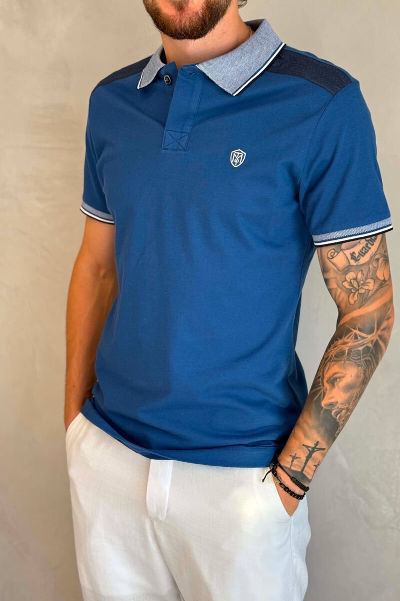 T-SHIRT NJE NGJYRESH ME JAKE POLO PER MESHKUJ NE NGJYRE BLU - 2