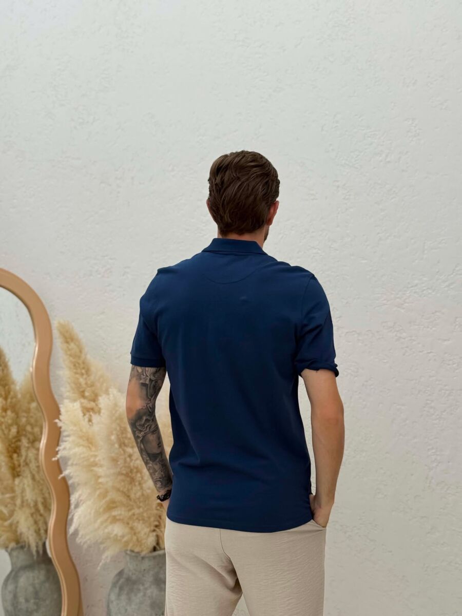 T-SHIRT NJE NGJYRESH ME JAKE POLO PER MESHKUJ NE NGJYRE BLU - 2