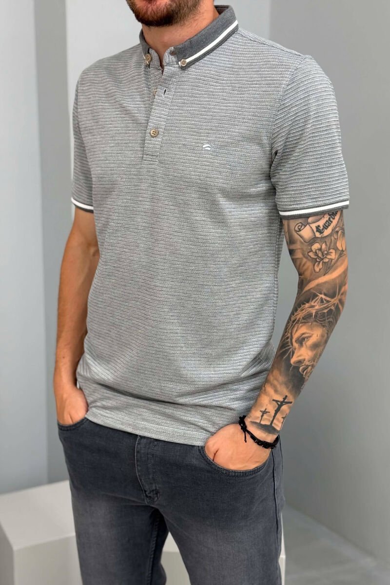 T-SHIRT NJE NGJYRESH ME JAKE POLO PER MESHKUJ NE NGJYRE GRI - 2