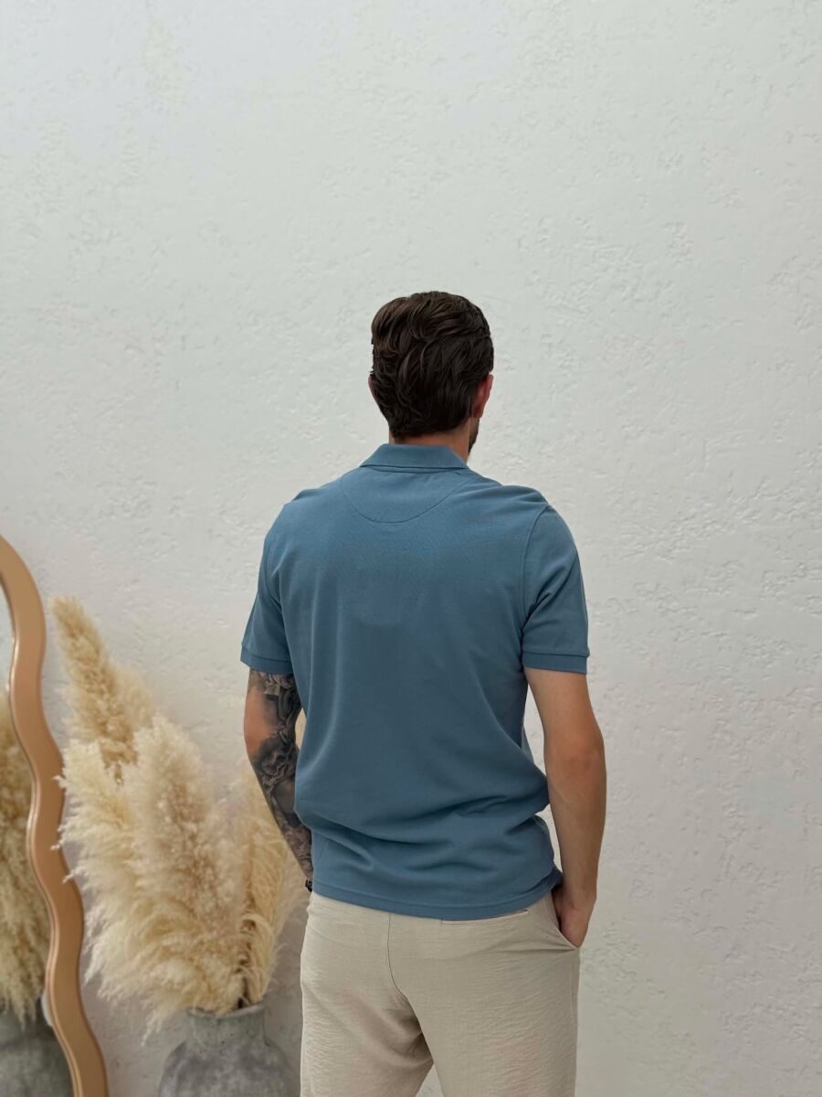 T-SHIRT NJE NGJYRESH ME JAKE POLO PER MESHKUJ NE NGJYRE GRI - 2