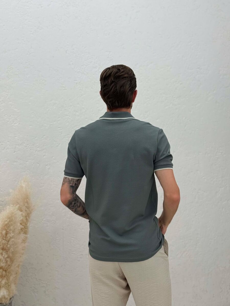 T-SHIRT NJE NGJYRESH ME JAKE POLO PER MESHKUJ NE NGJYRE GRI - 2