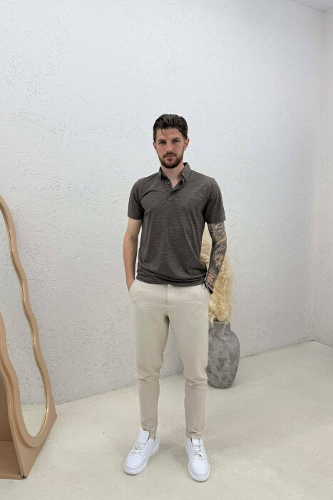 T-SHIRT NJE NGJYRESH ME JAKE POLO PER MESHKUJ NE NGJYRE KAFE - 3
