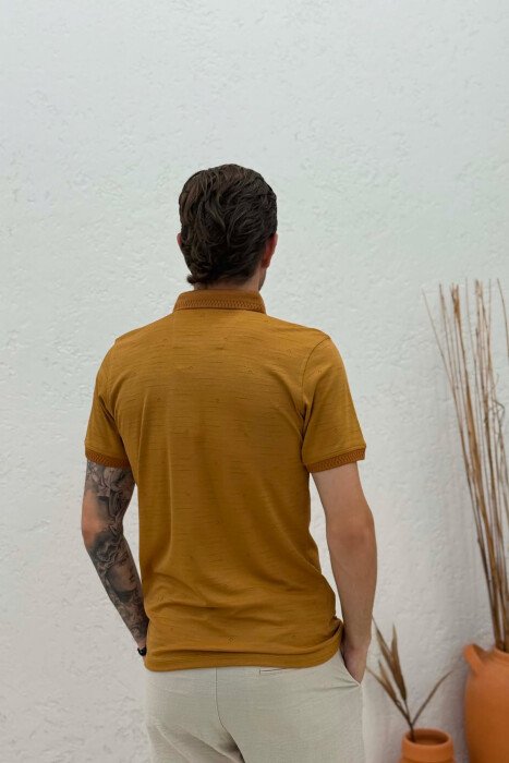 T-SHIRT NJE NGJYRESH ME JAKE POLO PER MESHKUIJ NE NGJYRE KAFE TE ZBARDHUR - 2