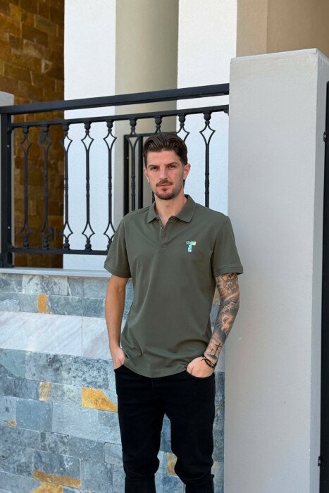 T-SHIRT NJE NGJYRESH ME JAKE POLO PER MESHKUJ NE NGJYRE ULLI 