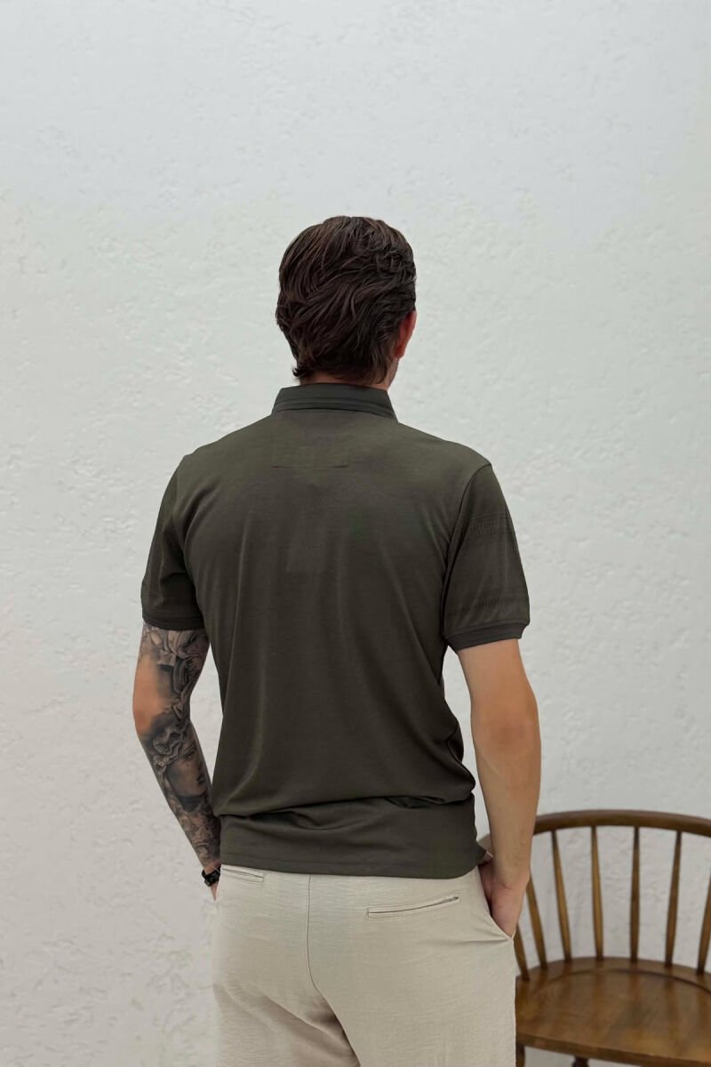 T-SHIRT NJE NGJYRESH ME JAKE POLO PER MESHKUJ NE NGJYRE ULLI - 2