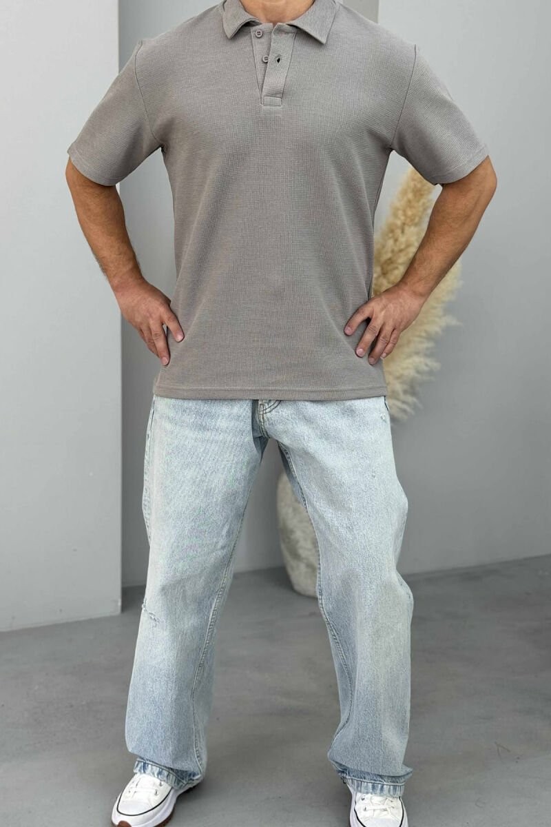 T-SHIRT NJË NGJYRËSH ME JAKË POLO PËR MESHKUJ NË NGJYRËN GRI - 1