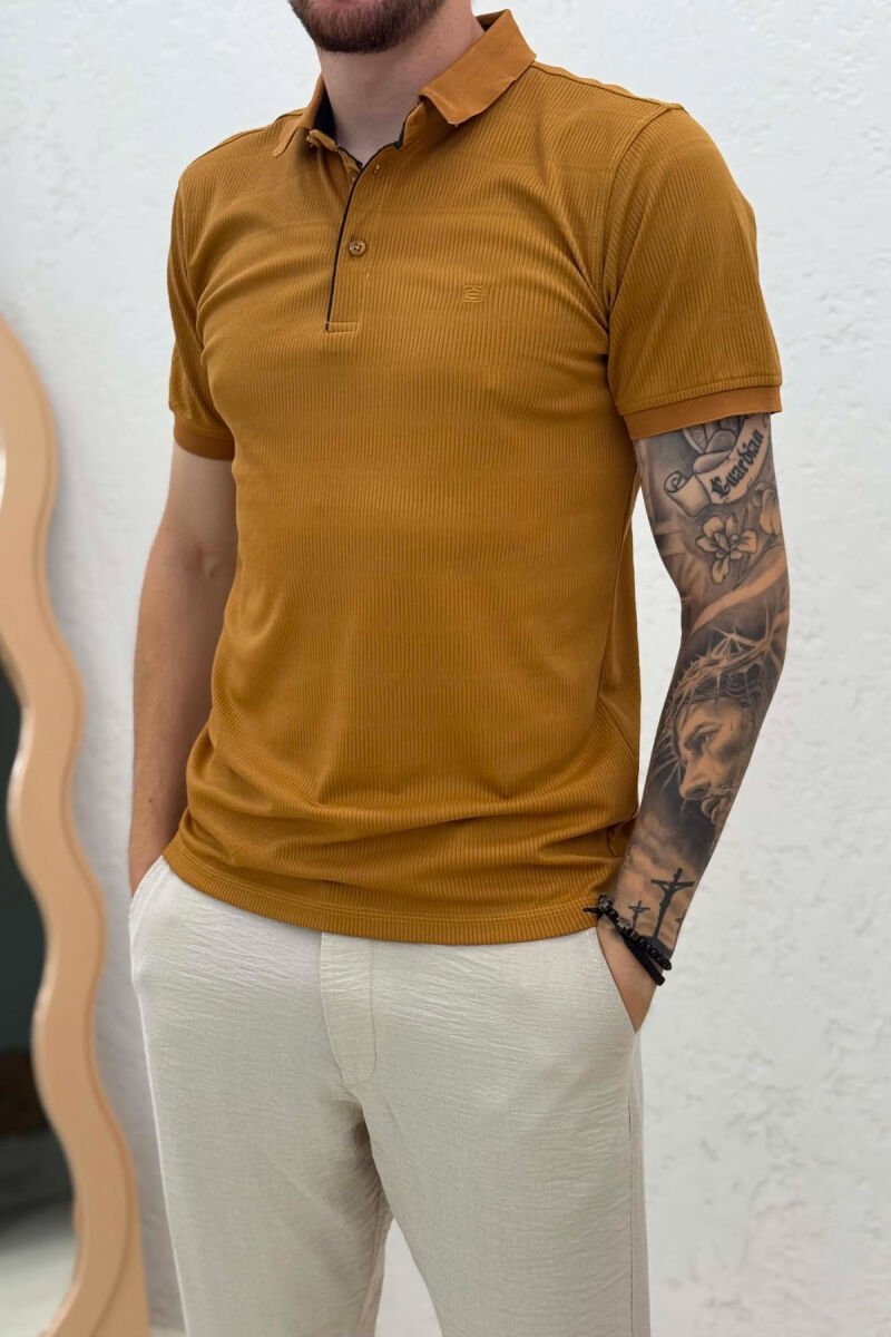 T-SHIRT NJE NGJYRESH ME JAKE POLO PER MESHKUJ NE NGJYRE KAFE TE ZBARDHUR - 4