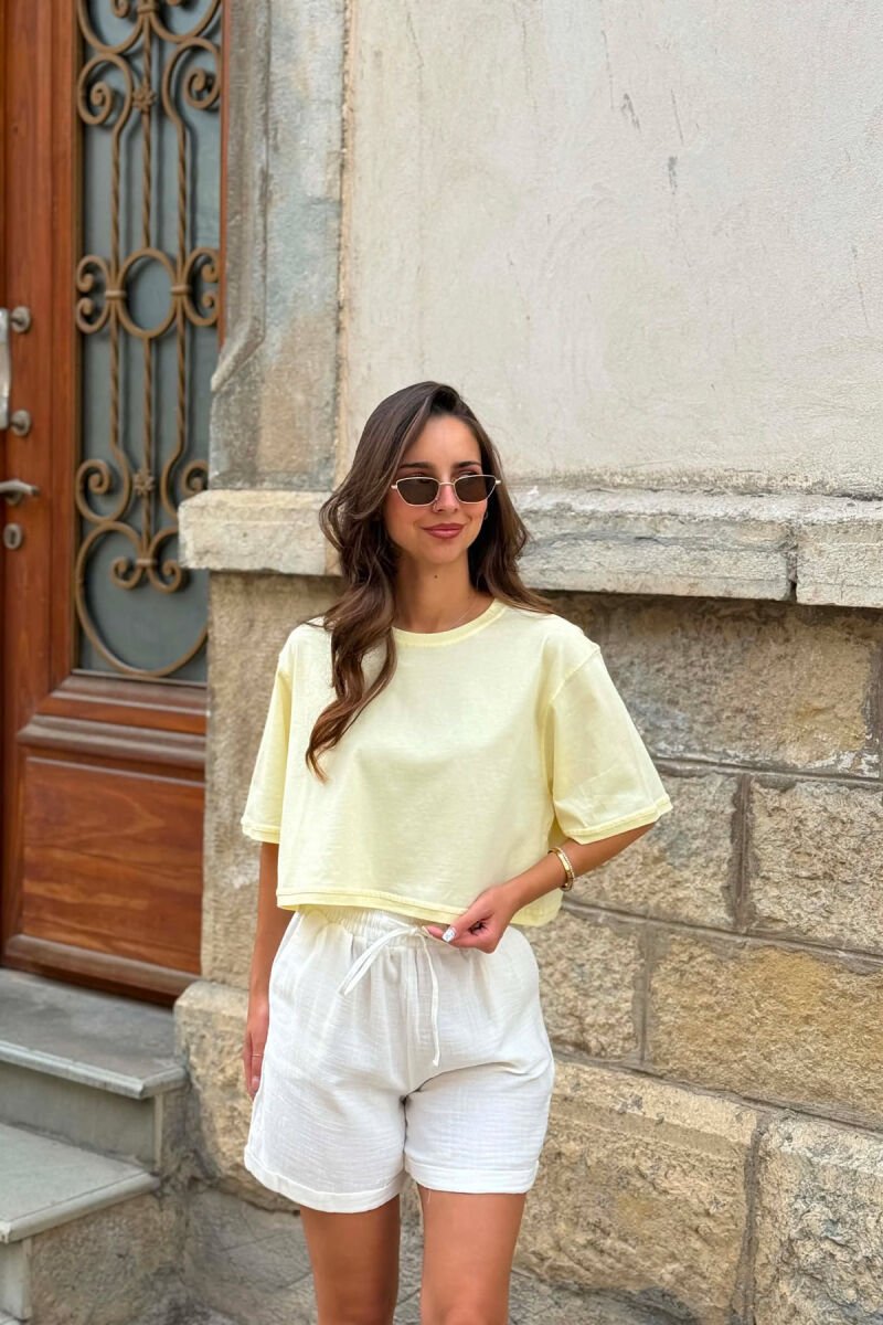 T-SHIRT NJE NGJYRESH ME JAKE TE RRUMBULLAKET PER FEMRA NE NGJYRE TE VERDHE - 3