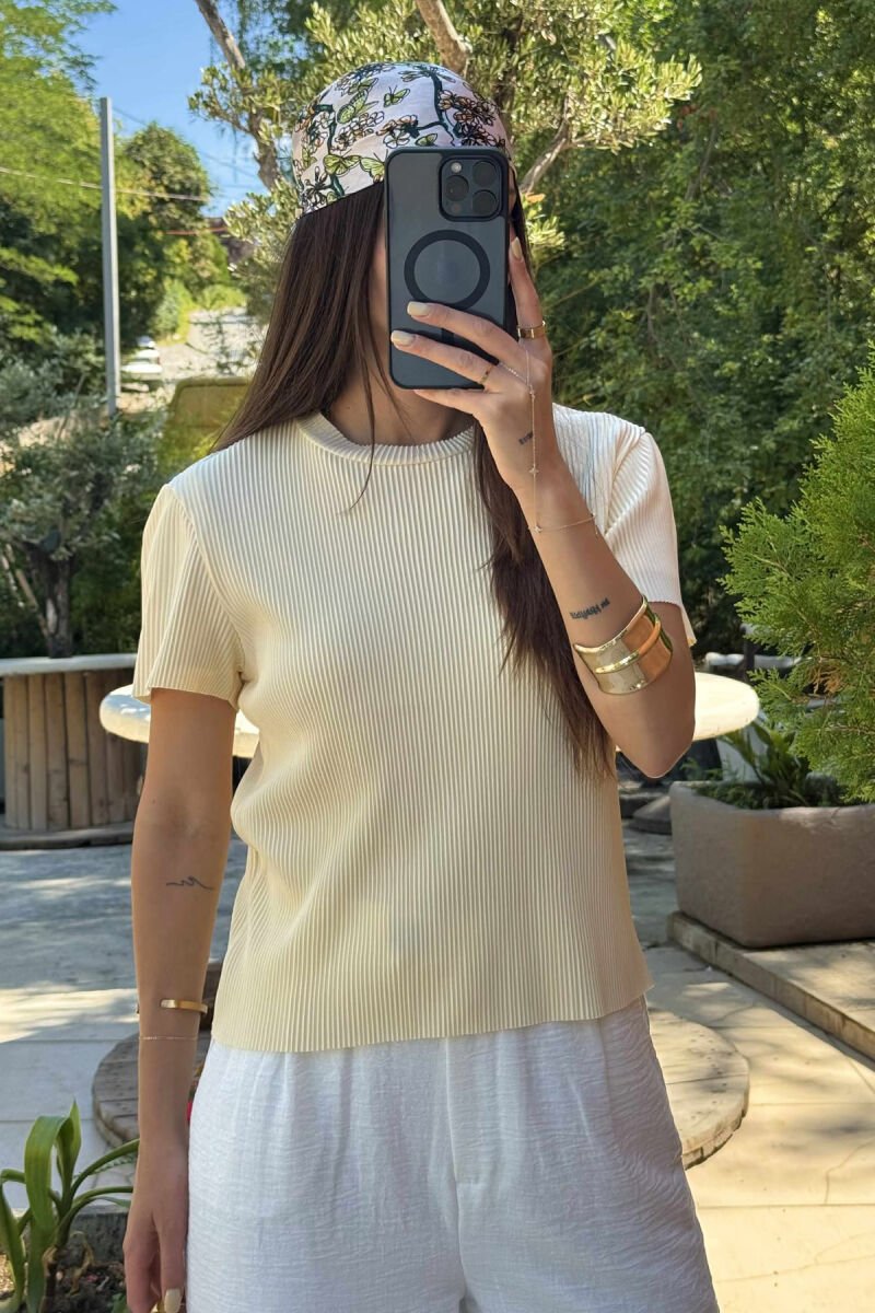 T-SHIRT NJE NGJYRESH ME JAKE TE RRUMBULLAKET PER FEMRA NE NGJYRE TE VERDHE - 4