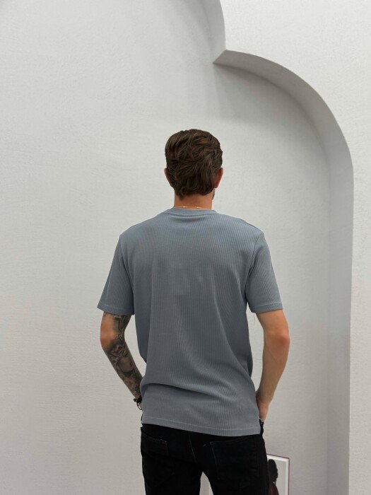 T-SHIRT ME JAKE TE RRUMBULLAKET PER MESHKUJ NE NGJYRE GRI - 2