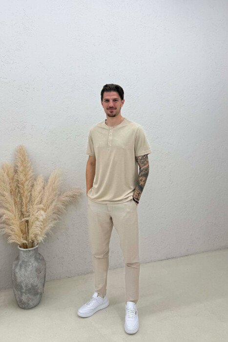 T-SHIRT NJË NGJYRËSH ME KOPSA PËR MESHKUJ NË NGJYRËN BEZHË - 3