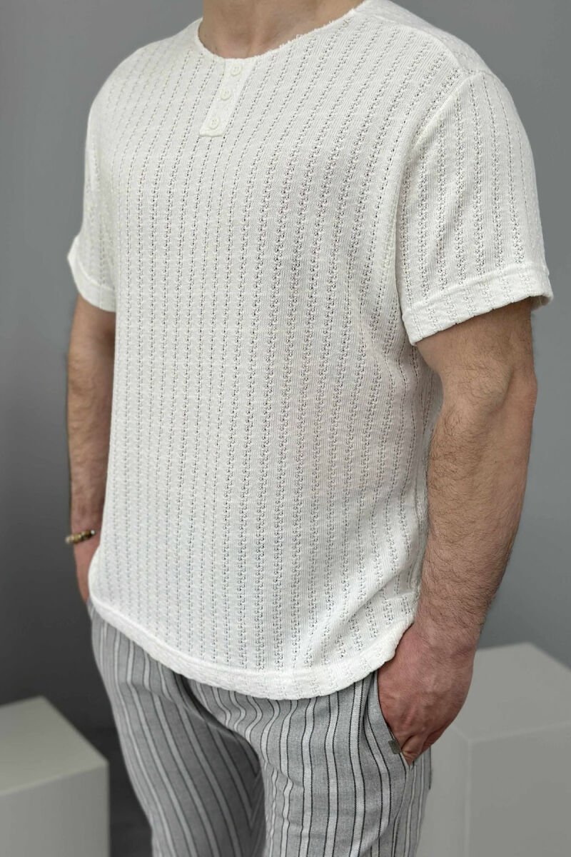 T-SHIRT NJË NGJYRËSH ME KOPSA PËR MESHKUJ NË NGJYRËN E BARDHË - 5