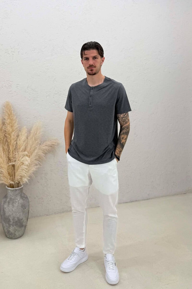 T-SHIRT NJË NGJYRËSH ME KOPSA PËR MESHKUJ NË NGJYRËN GRI - 3