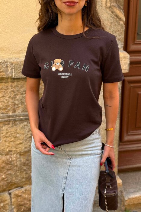 T-SHIRT NJE NGJYRESH ME LOGO DHE SHKRIME PER FEMRA NE NGJYRE KAFE TE ERRET - 3