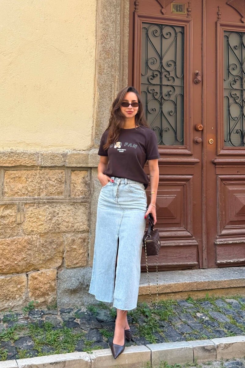 T-SHIRT NJE NGJYRESH ME LOGO DHE SHKRIME PER FEMRA NE NGJYRE KAFE TE ERRET - 6
