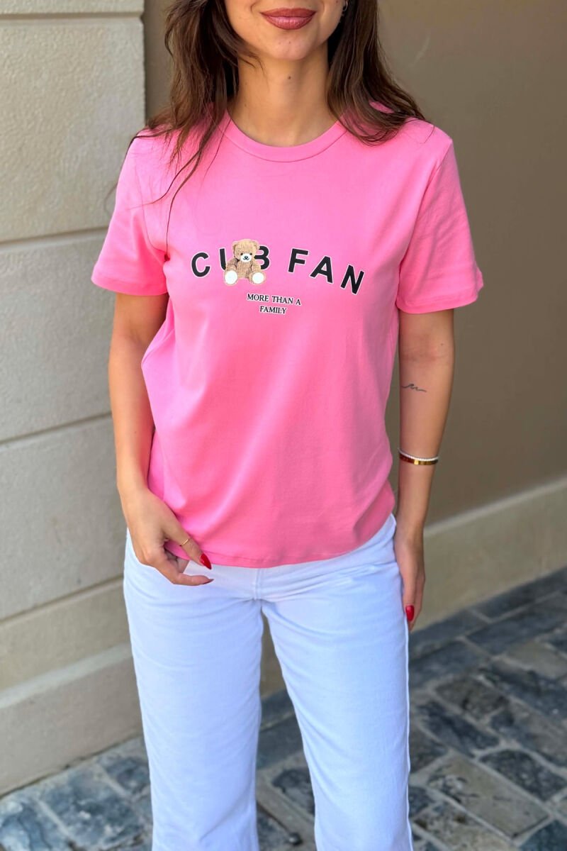 T-SHIRT NJE NGJYRESH ME LOGO DHE SHKRIME PER FEMRA NE NGJYRE ROZE - 4