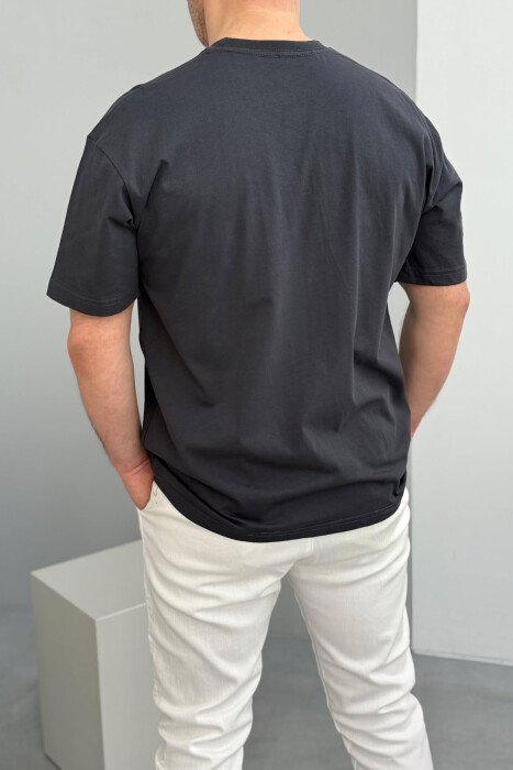 T-SHIRT NJË NGJYRËSH ME LOGO PËR MESHKUJ NË NGJYRËN GRI E ERRËT - 3