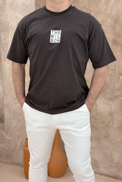 T-SHIRT NJË NGJYRËSH ME LOGO PËR MESHKUJ NË NGJYRËN KAFE E ERRËT - 2