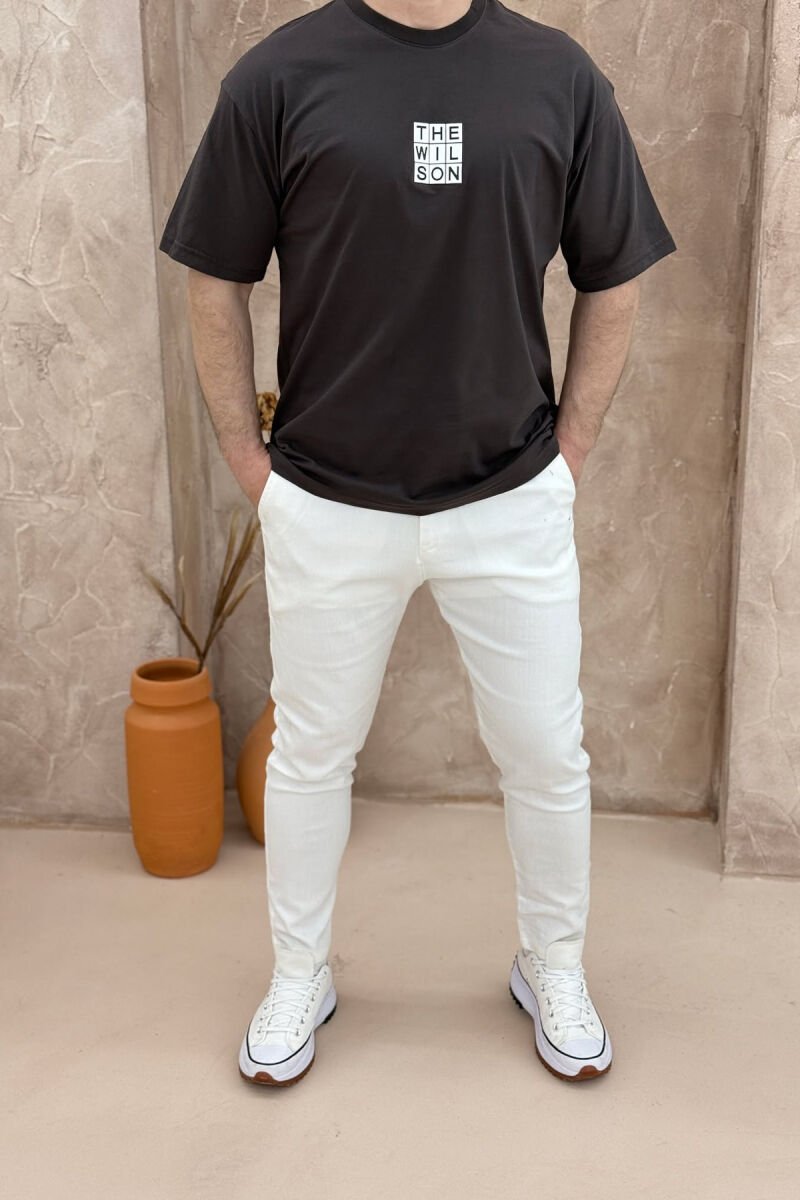 T-SHIRT NJË NGJYRËSH ME LOGO PËR MESHKUJ NË NGJYRËN KAFE E ERRËT - 4