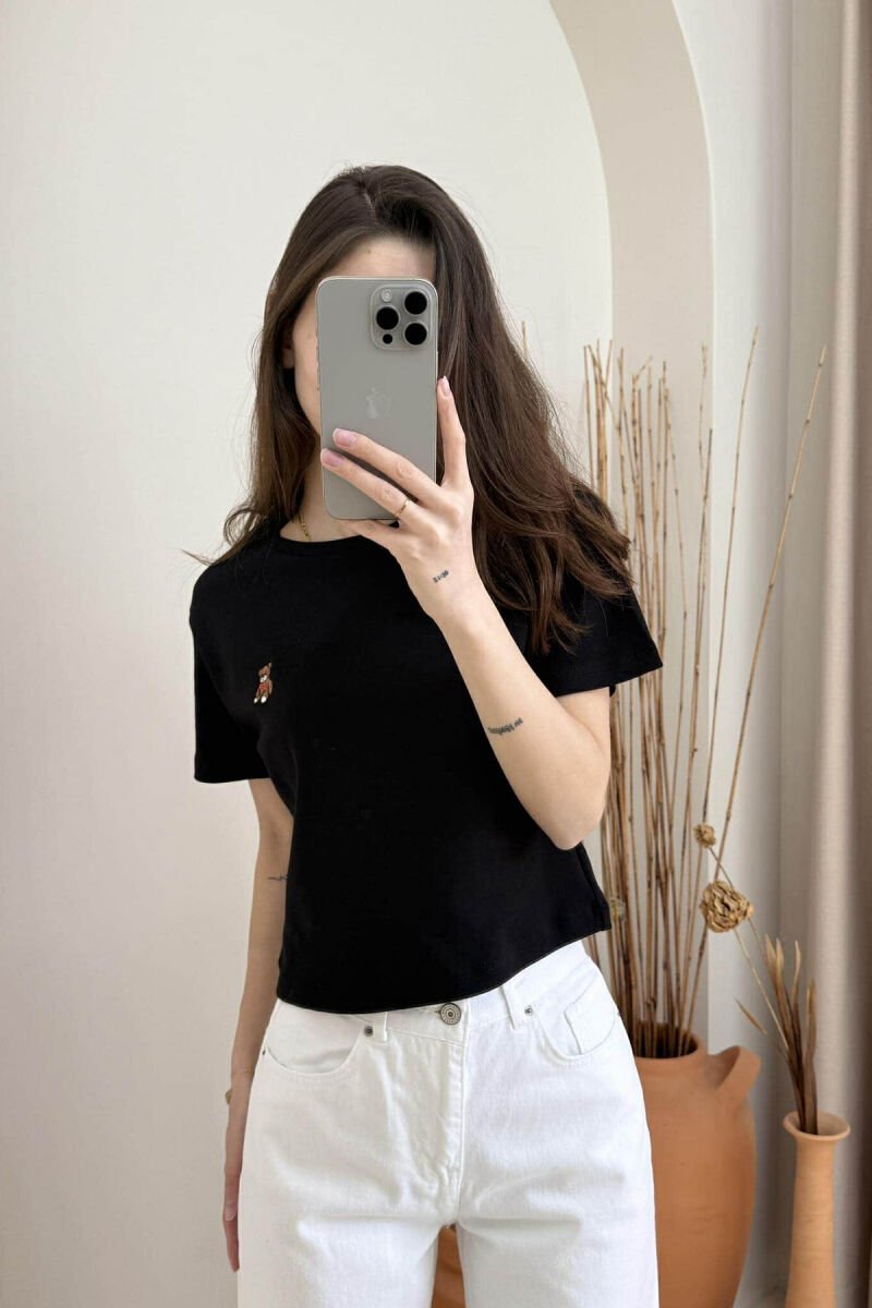 T-SHIRT NJË NGJYRËSH ME LOGON E ARUSHIT PËR FEMRA NË NGJYRËN E ZEZË - 2