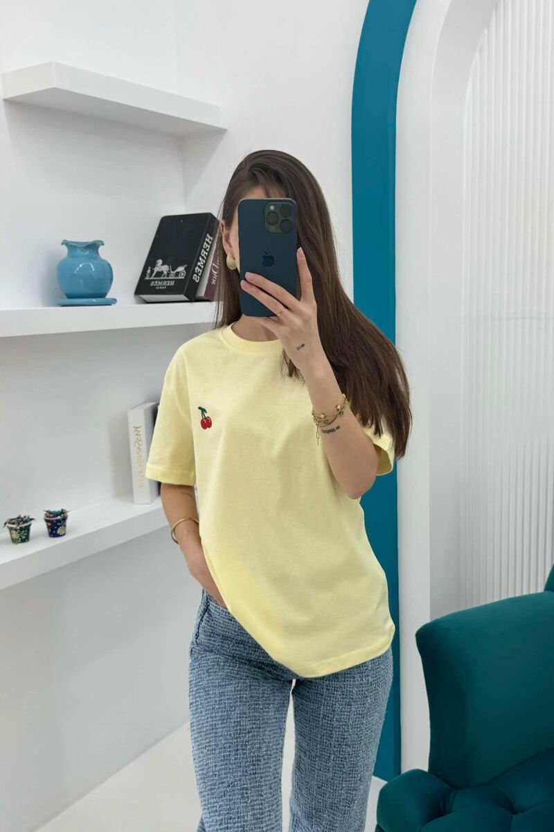 T-SHIRT NJË NGJYRËSH ME LOGON E QERSHISË PËR FEMRA NË NGJYRËN E VERDHË - 1