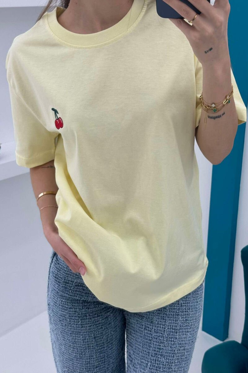 T-SHIRT NJË NGJYRËSH ME LOGON E QERSHISË PËR FEMRA NË NGJYRËN E VERDHË - 5