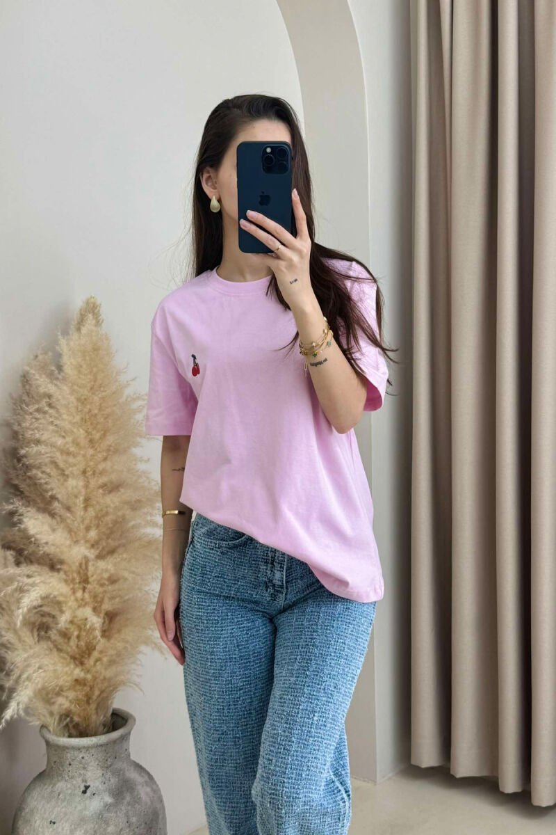 T-SHIRT NJË NGJYRËSH ME LOGON E QERSHISË PËR FEMRA NË NGJYRËN ROZË - 7