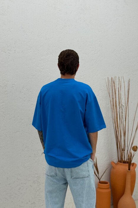 T-SHIRT NJE NGJYRESH ME SHKRIME NE PJESEN PARA MESHKUJ NE NGJYRE BLU - 4
