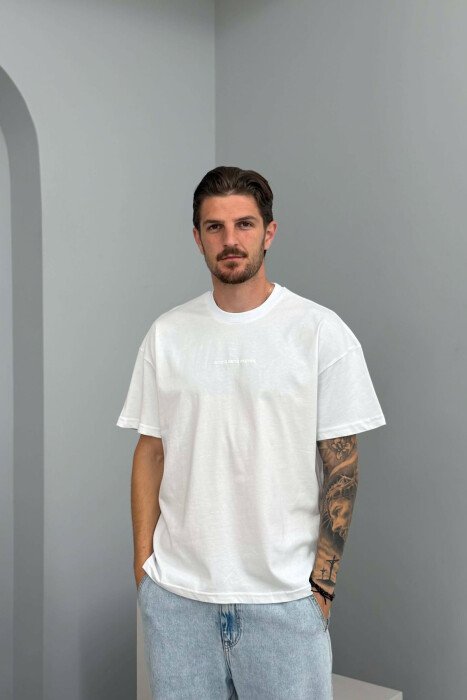 T-SHIRT NJE NGJYRESH ME SHKRIME PARA PER MESHKUJ NE NGJYRE TE BARDHE - KLAUDIO FASHION