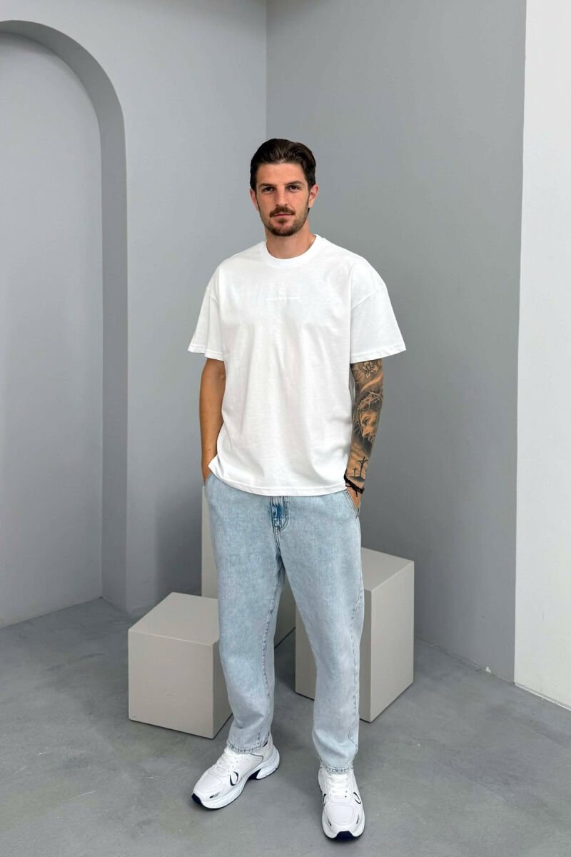 T-SHIRT NJE NGJYRESH ME SHKRIME PARA PER MESHKUJ NE NGJYRE TE BARDHE - 3