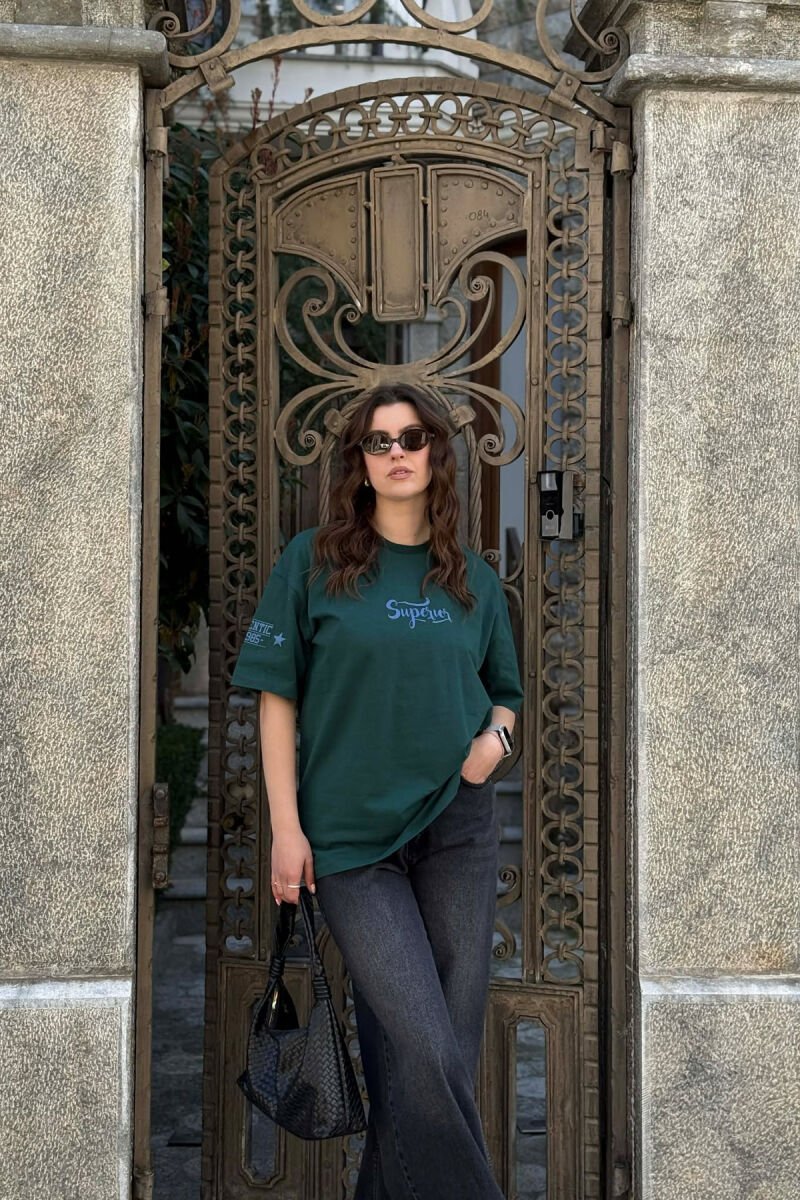 T-SHIRT NJE NGJYRESH ME SHKRIME PER FEMRA NE NGJYRE JESHILE TE ERRET + 6 PALE ÇORAPE DHURATE - 1