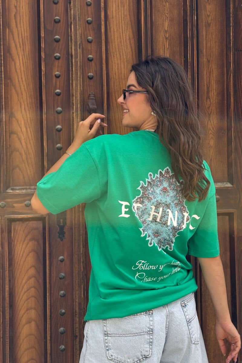 T-SHIRT NJË NGJYRËSH ME SHKRIME PËR FEMRA NË NGJYRËN JESHILE - 3