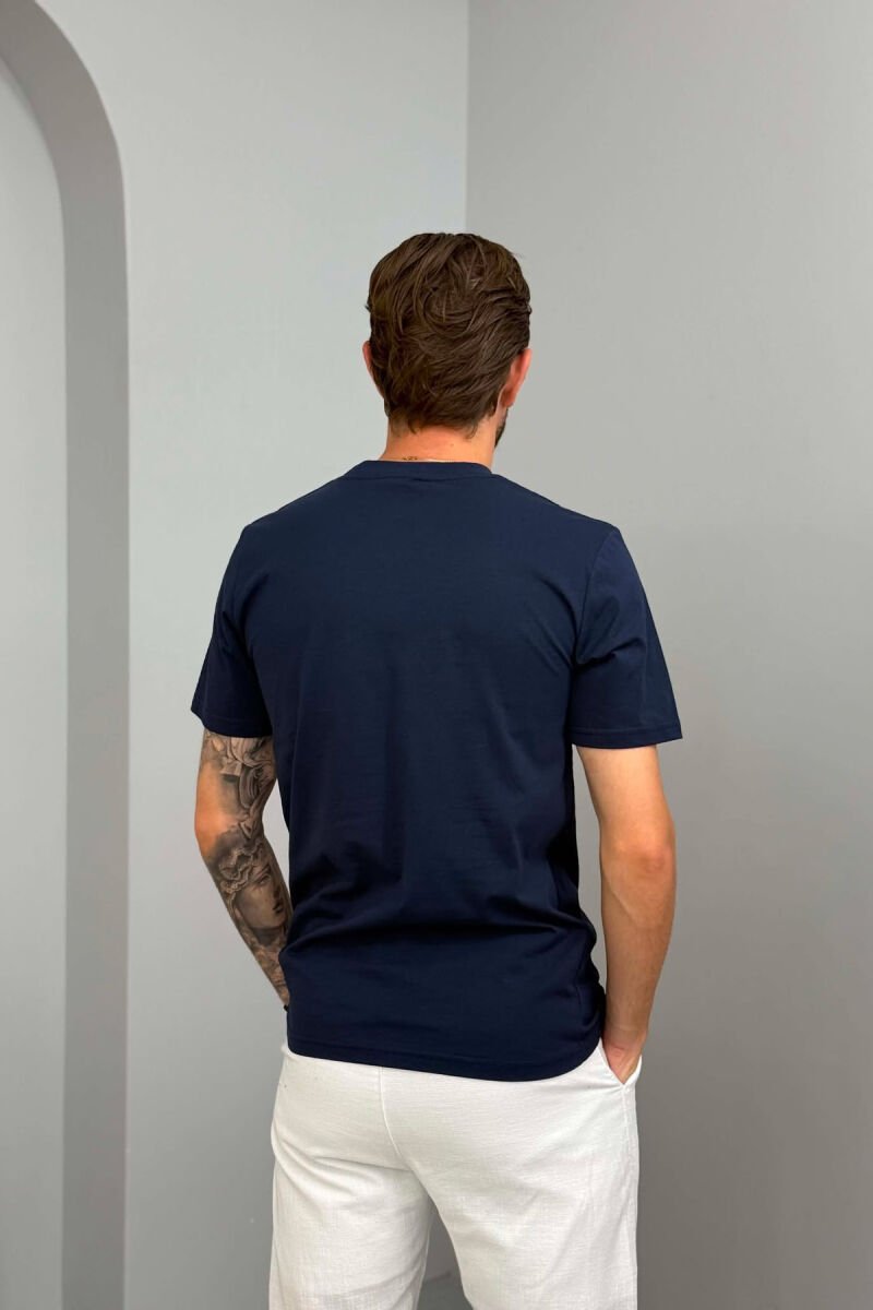 T-SHIRT NJE NGJYRESH ME SHKRIME PER MESHKUJ NE NGJYRE BLU - 2