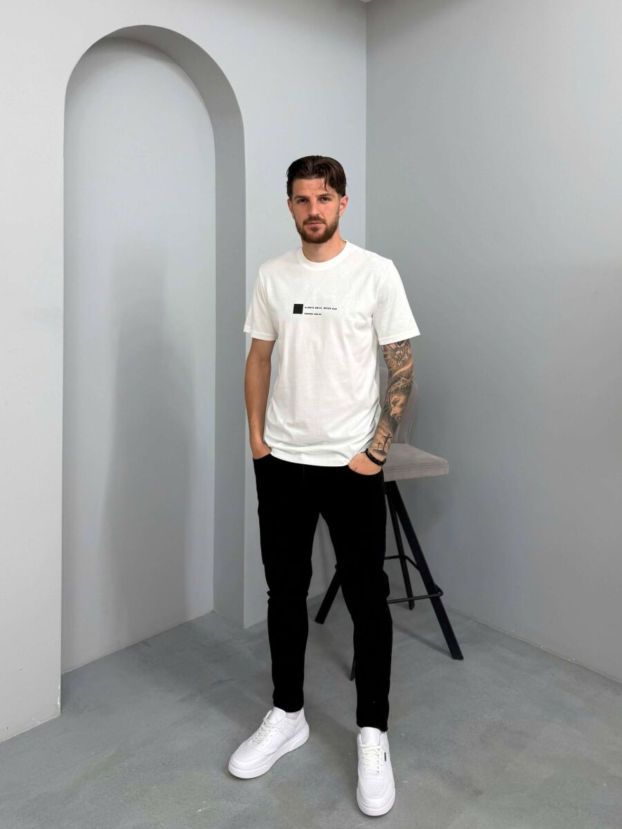 T-SHIRT NJE NGJYRESH ME SHKRIME PER MESHKUJ NE NGJYRE TE BARDHE - 3