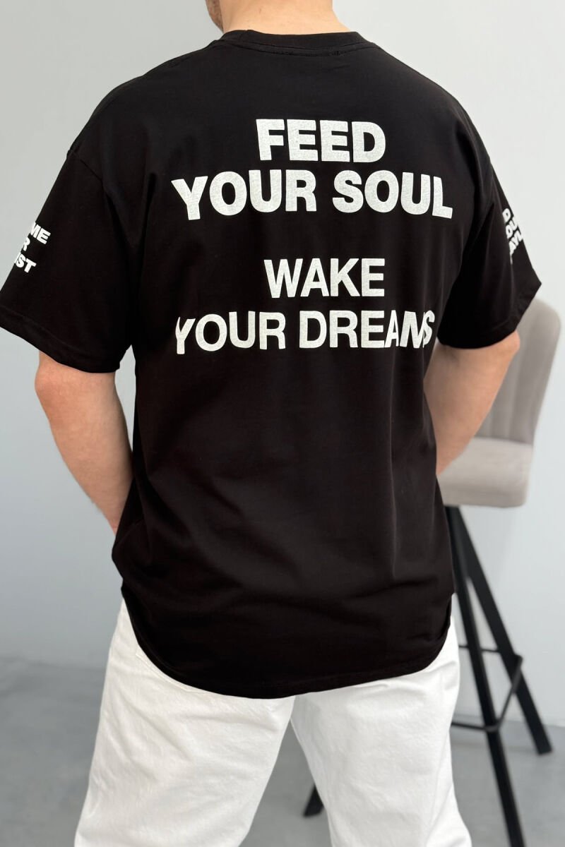 T-SHIRT NJË NGJYRËSH ME SHKRIME PËR MESHKUJ NË NGJYRËN E ZEZË - 2