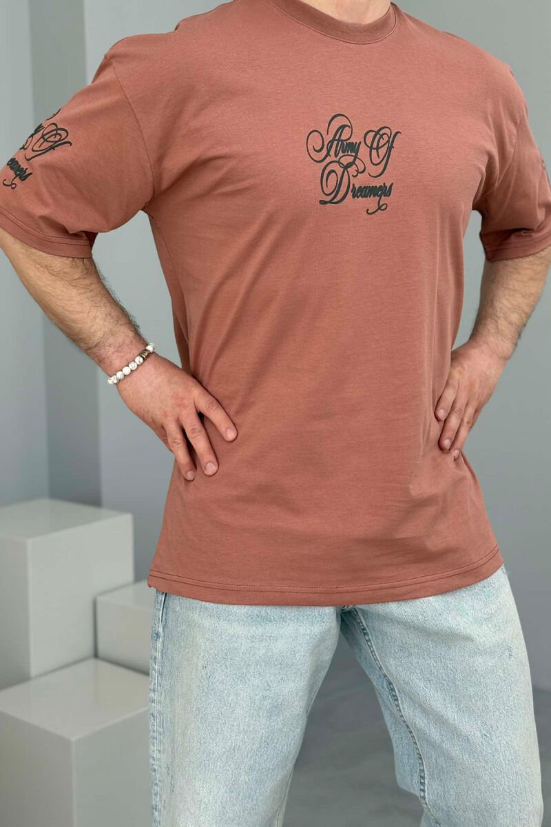 T-SHIRT NJË NGJYRËSH ME SHKRIME PËR MESHKUJ NË NGJYRËN PUDËR - 1