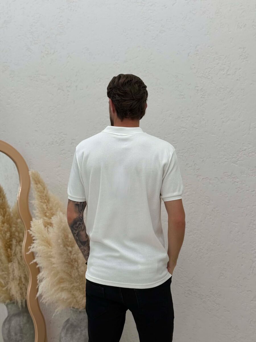 T-SHIRT NJE NGJYRESH ME TEKSTURE PER MESHKUJ NE NGJYRE TE BARDHE - 4