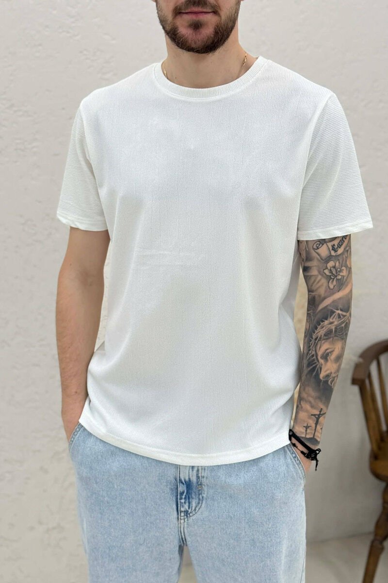 T-SHIRT NJE NGJYRESH ME TEKSTURE PER MESHKUJ NE NGJYRE TE BARDHE - 3