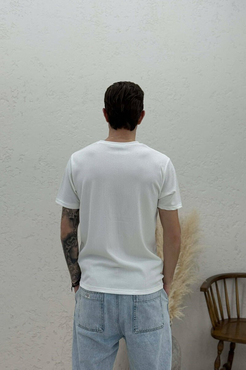 T-SHIRT NJE NGJYRESH ME TEKSTURE PER MESHKUJ NE NGJYRE TE BARDHE - 4