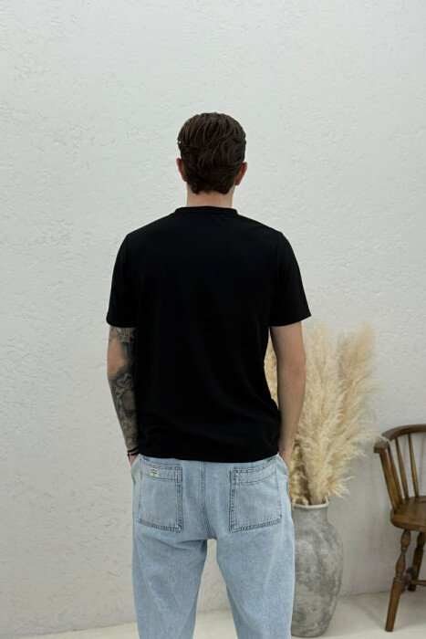T-SHIRT NJË NGJYRËSH ME TEKSTURË PËR MESHKUJ NË NGJYRËN E ZEZE - 4