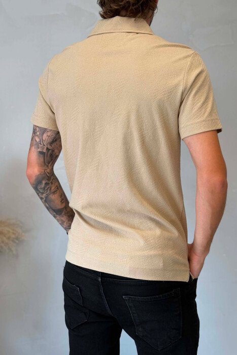 T-SHIRT NJE NGJYRESH ME XHEP PARA PER MESHKUJ NE NGJYRE BEZHE - 2
