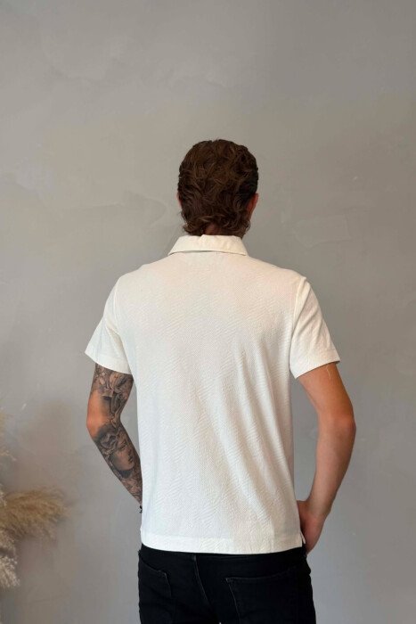 T-SHIRT NJE NGJYRESH ME XHEP PARA PER MESHKUJ NE NGJYRE TE BARDHE - 2