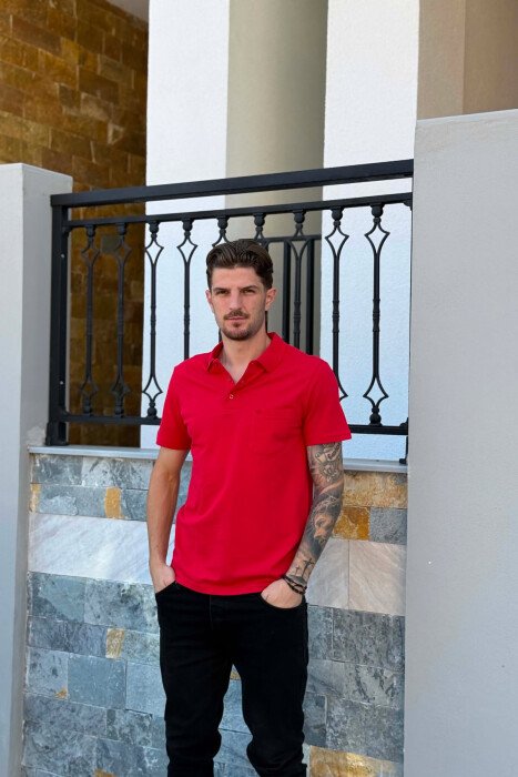 T-SHIRT NJE NGJYRESH ME XHEP PARA PER MESHKUJ NE NGJYRE TE KUQE 