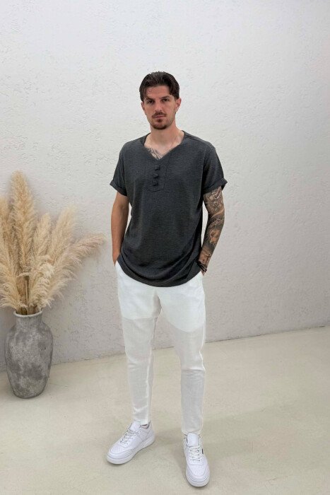 T-SHIRT NJË NGJYRËSH ME XHEP PËR MESHKUJ NË NGJYRËN GRI E ERRËT - 3