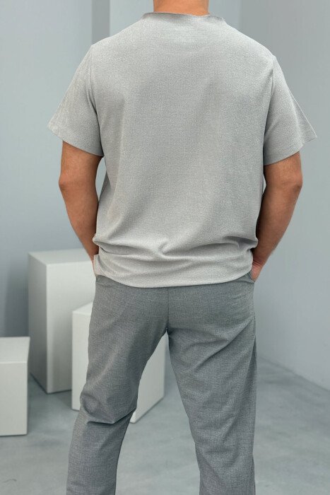 T-SHIRT NJË NGJYRËSH ME XHEP PËR MESHKUJ NË NGJYRËN GRI - 3
