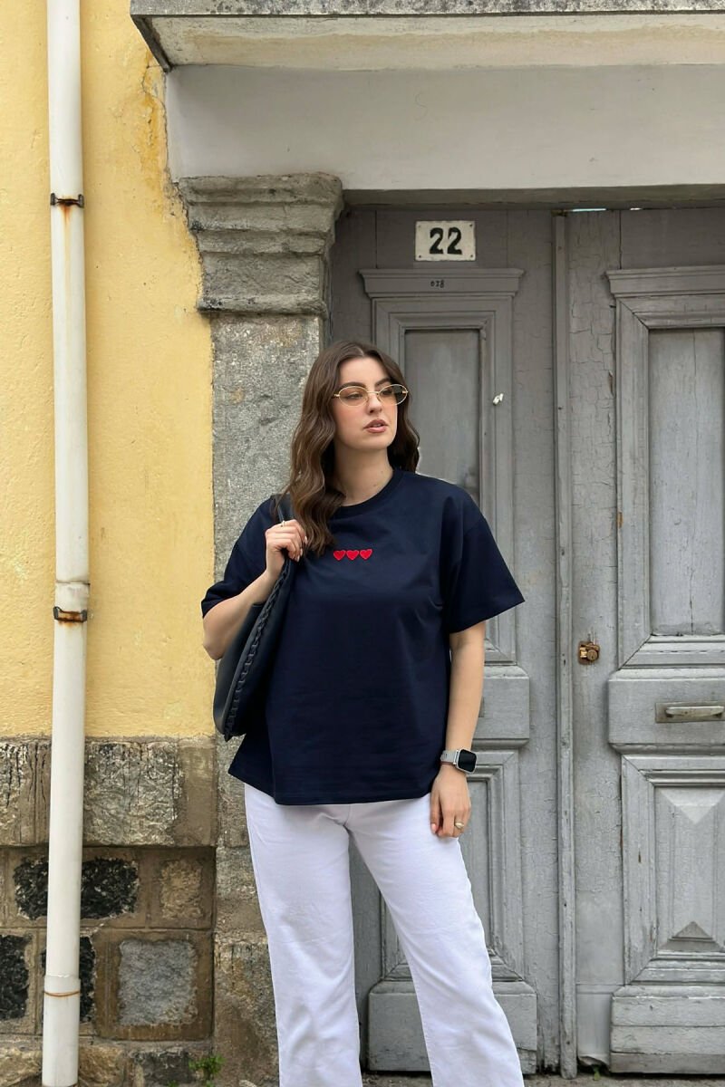 T-SHIRT NJE NGJYRESH ME ZEMRA PER FEMRA NE NGJYRE BLU - 1