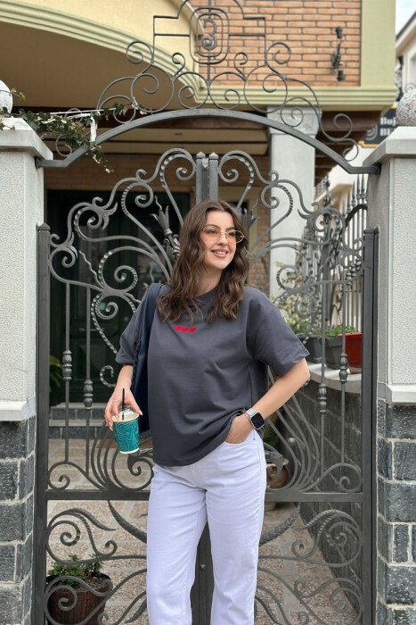T-SHIRT NJE NGJYRESH ME ZEMRA PER FEMRA NE NGJYRE GRI TE ERRET - 1